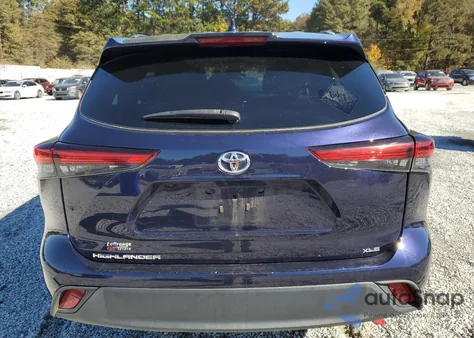 2021 Toyota Highlander Xle z USA, uszkodzony, nr VIN 5TDGZRAHXMS084294